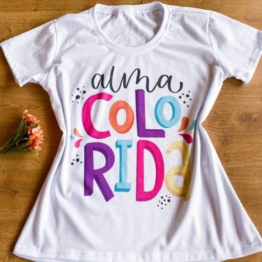 T-shirt alegria nas cores