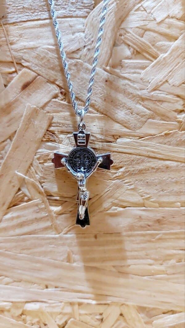 Crucifixo Grande Medalha de São Bento Jesus Cristo + Cordão Aço Inoxidável