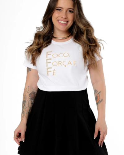 T-shirt Foco Força e Fé com Lantejoulas Bordado
