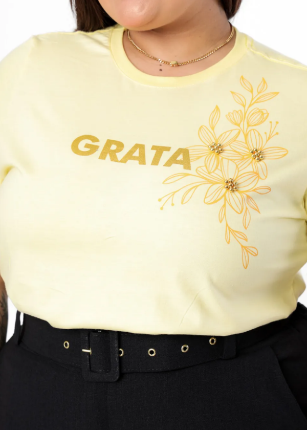 T-shirt Plus Size Grata Flores com Pérolas - Image 2