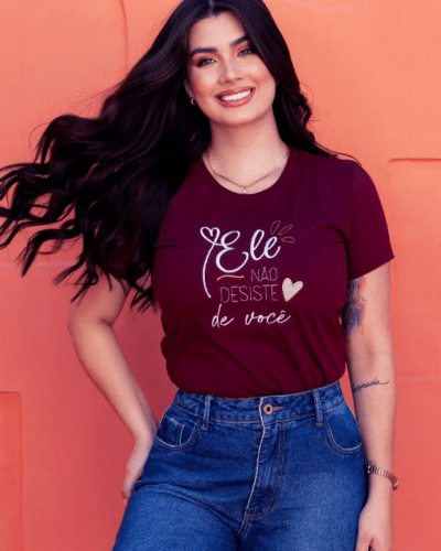 T-shirt Ele Não desiste de Você