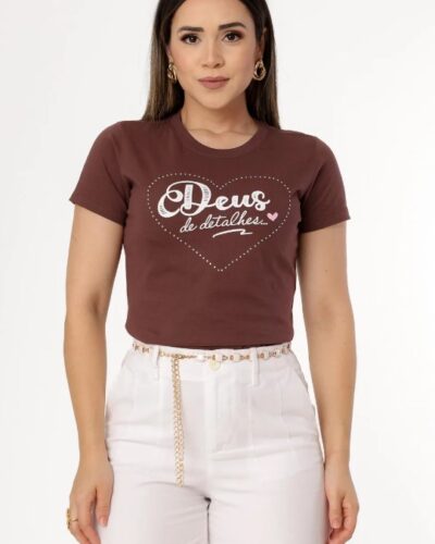 T-shirt Deus De Detalhes Coração com aplicação Strass