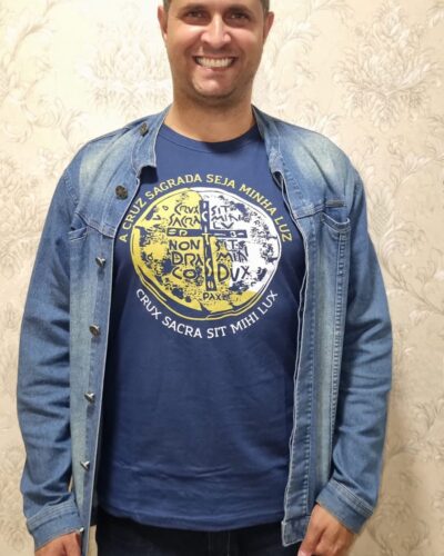 Camiseta Medalha de São Bento Azul Marinho